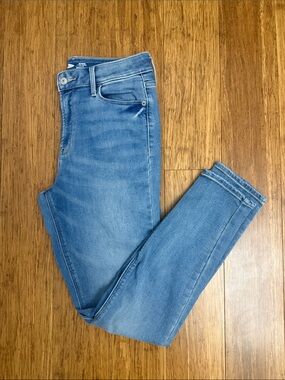 Old Navy Rockstar Built-In-Warm Skinny Jean
